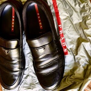 INSANE PRADA PRICE!!👀 Black Italian Leather Loafers with Logo. Superior comfort!